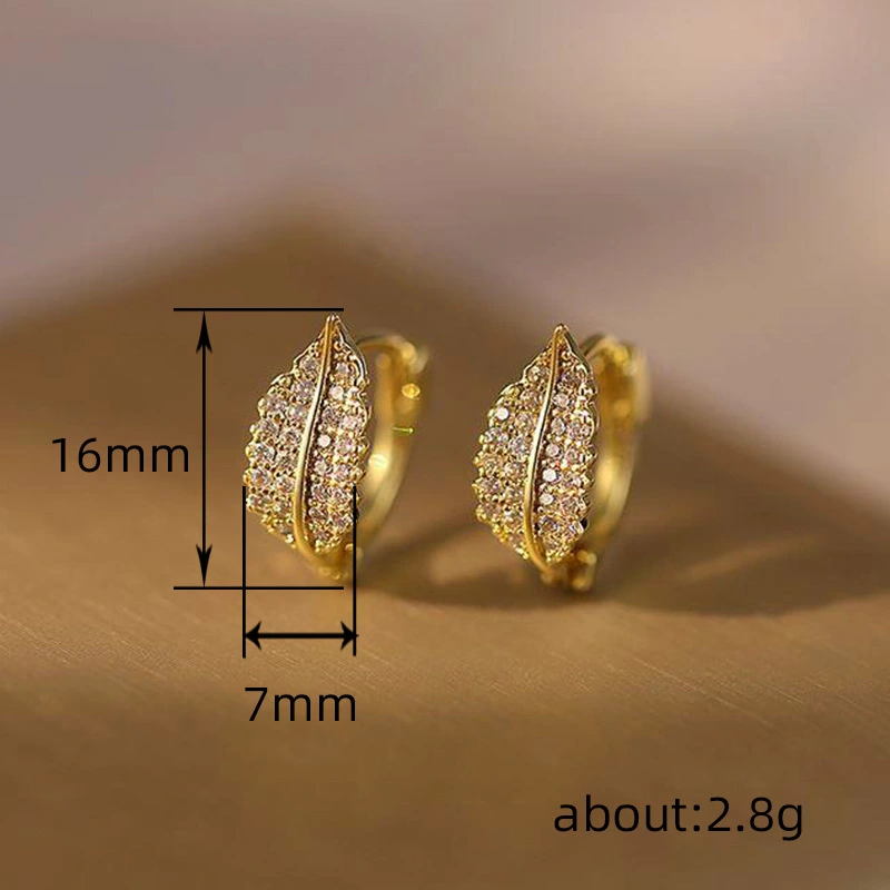 Fully inlaid leaf earrings for women, small and exquisite forest-style French super shiny earrings, light luxury small leaf female earrings
