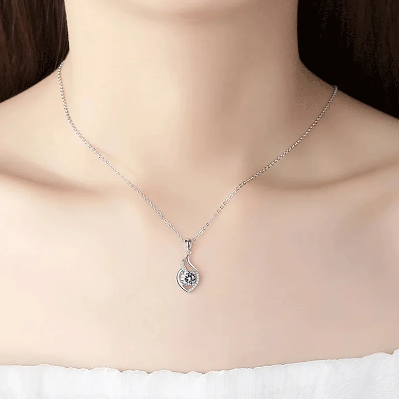 Hot sale of new geometric zircon pendant necklace with copper plating and platinum sweater chain for ladies in autumn