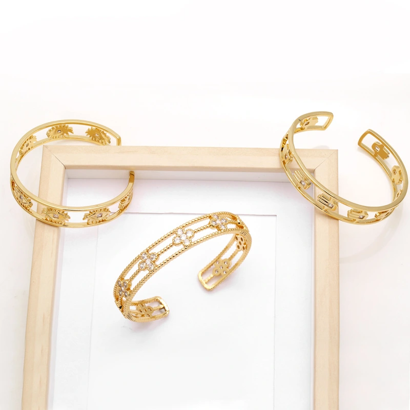 Hot selling gold-plated palm bracelet female niche design high-end flower wide version bracelet brf30