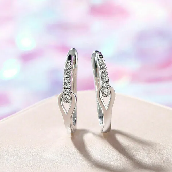 New ear clips with niche design, geometric earrings, and versatile student earrings are hot on sale in the Doukuai special zone.