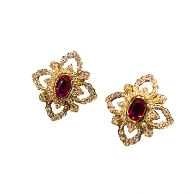Italian four-leaf clover earrings for women, retro high-end imitation diamond flower-shaped earrings, European and American court style