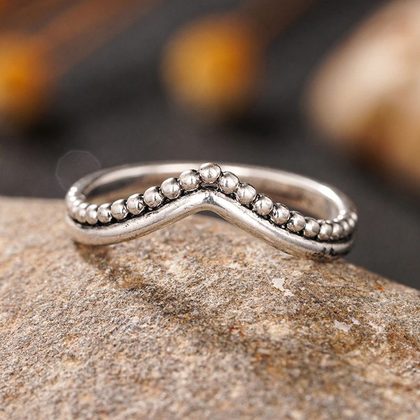   Hot selling simple minimalist V-shaped ring ring for daily commuting all-match ring decoration metal electroplating fashionable