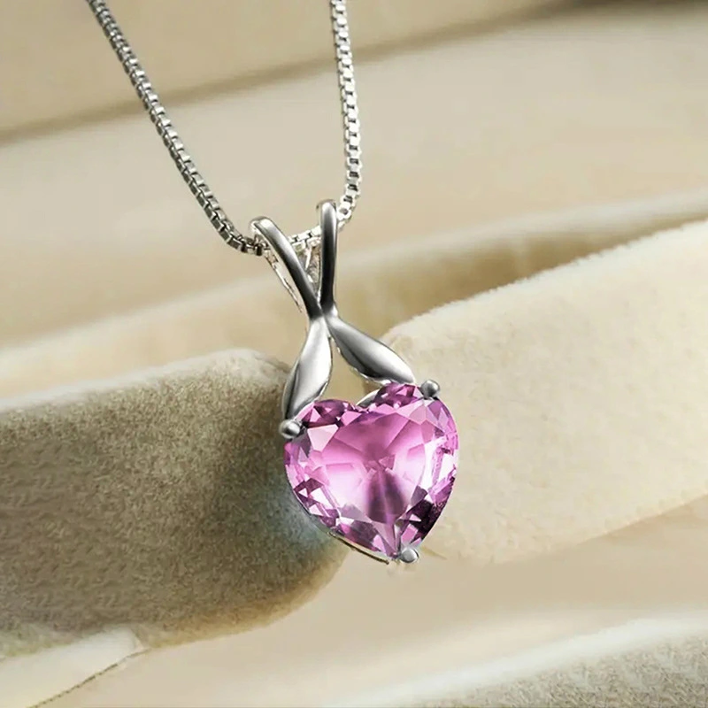   Hot selling new style heart-shaped pendant European and American versatile necklace simple floral box chain necklace