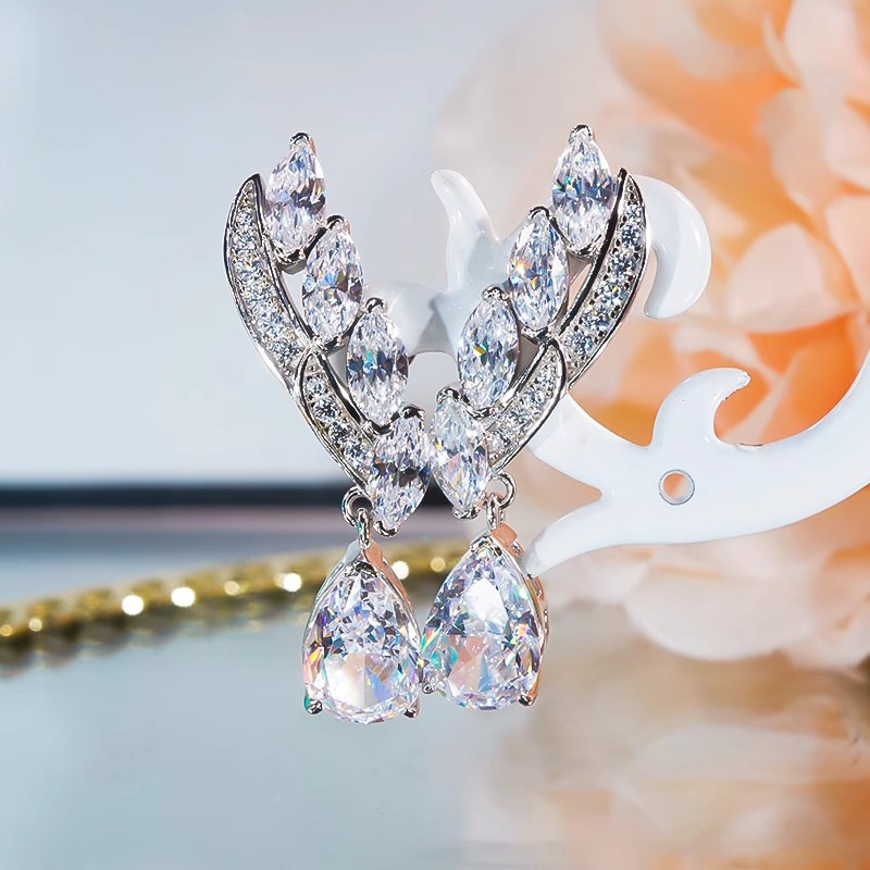  New wedding crystal water drop pendant earrings niche design earrings women's banquet light luxury style jewelry