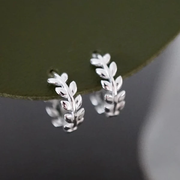   Commuter leaf earrings for women, simple accessories for daily wear, fresh and rustic style earrings