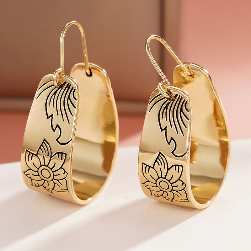 Metal texture carved earrings for women, new Chinese style exquisite jewelry, retro and fashionable floral accessories
