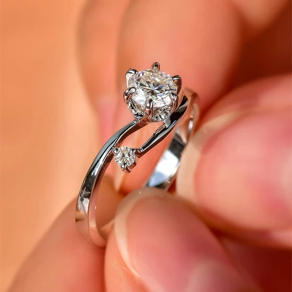  European and Korean inlaid zircon ring for women shiny fashionable engagement jewelry geometric design exquisite ring