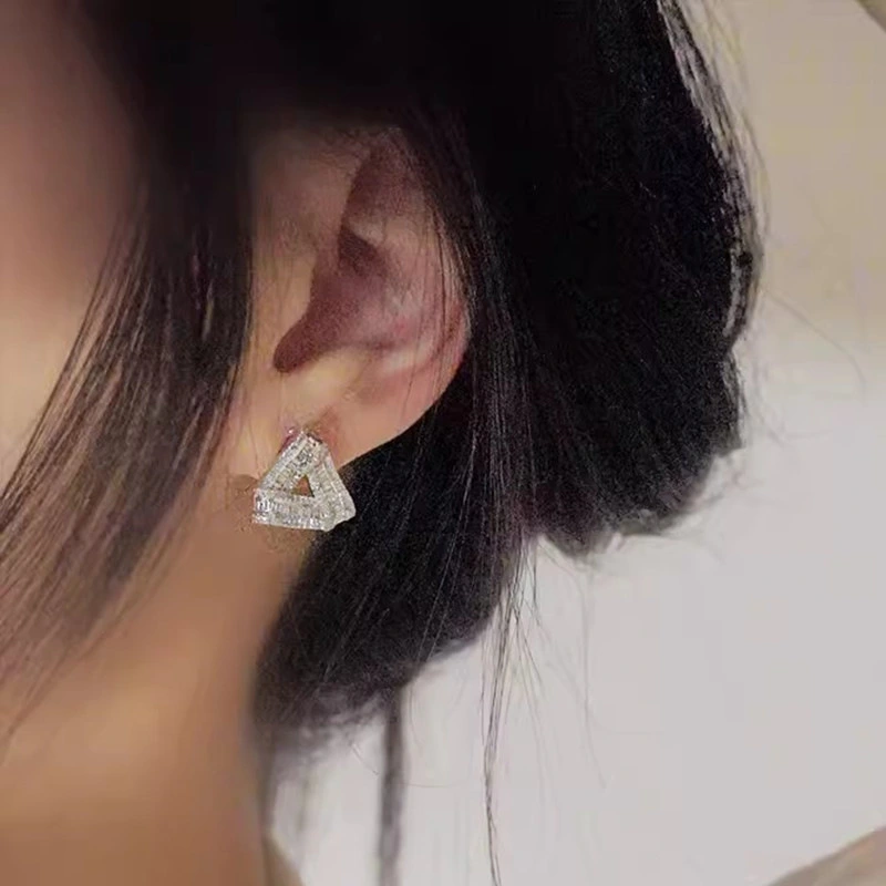 European and American style simple hollow triangle earrings for daily wear, exquisite earrings, factory direct sales jewelry