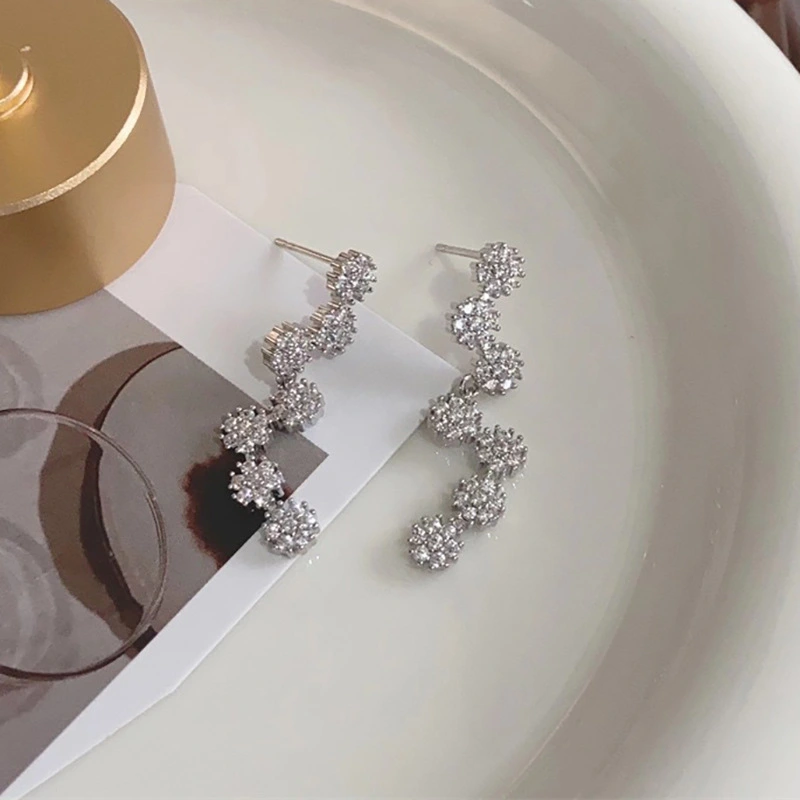 Fully inlaid with flowers and snowflakes, exquisite long earrings with elegant leaf shape and galaxy earrings, clearance sale