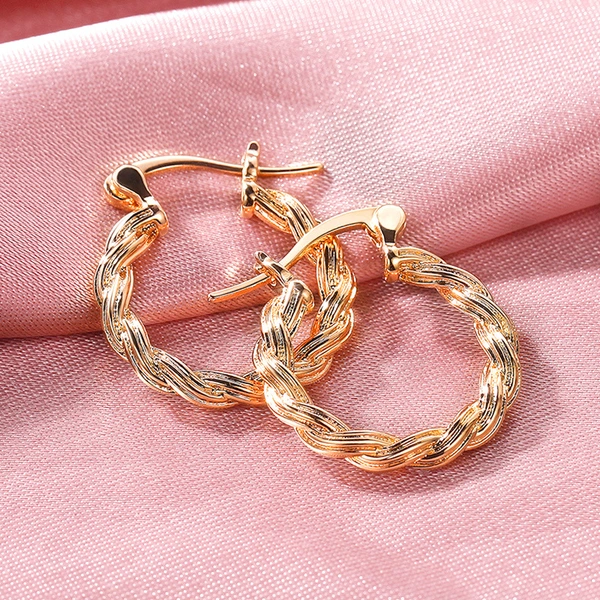  French retro cool style twist earrings simple metal ladies earrings versatile temperament fashion earrings
