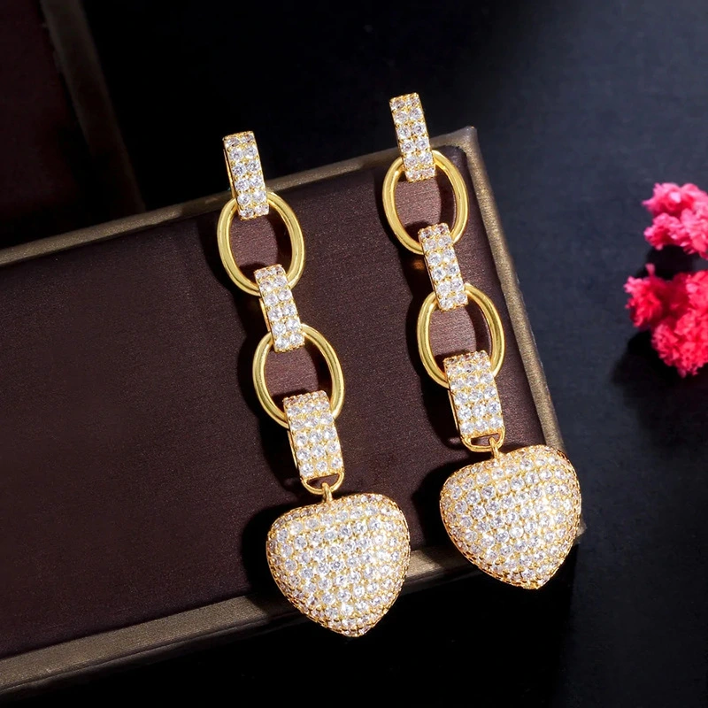 Hot selling pendants with heart-shaped earrings for women, similar to those worn by Japanese and Korean stars, inlaid with heart-shaped French jewelry