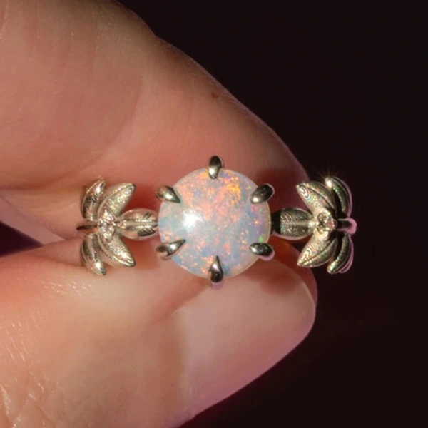 European and American new hand jewelry artificial opal opal synthetic opal ring simple leaf ring