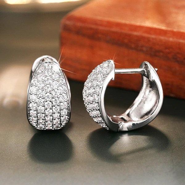 Factory direct sales of popular earrings for women, shiny and elegant French retro jewelry, micro-inlaid zircon, internet celebrity style