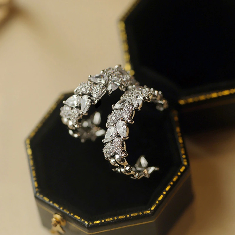 Korean fashion exquisite high-end earrings teardrop-shaped temperament C-shaped earrings plant leaf earrings