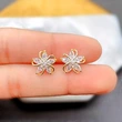   Hot selling flower earrings with delicate design and lines, daily wear hot selling
