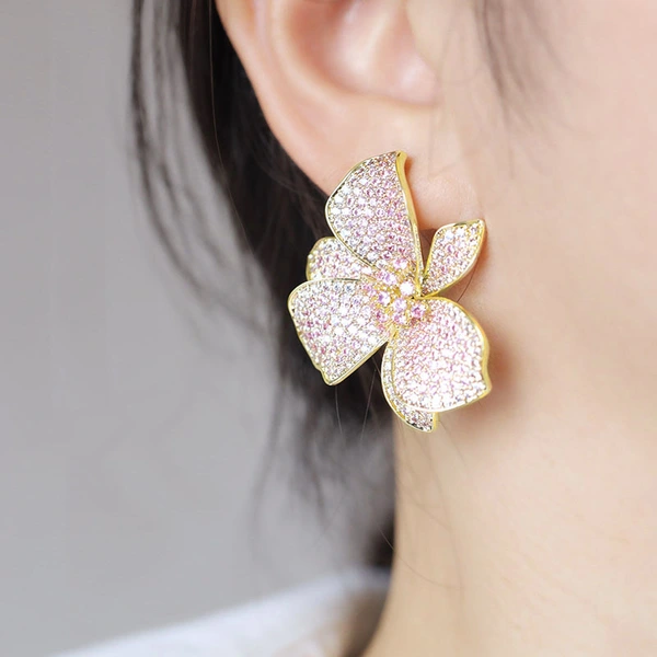 Glossy luxury floral earrings for women with micro-diamond lily flower jewelry, exaggerated dress fashionable accessories