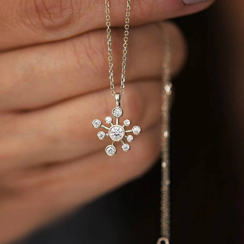 Best-selling jewelry set with simple design, geometric hoop earrings, and a cool, trendy necklace featuring a trendy internet celebrity look.