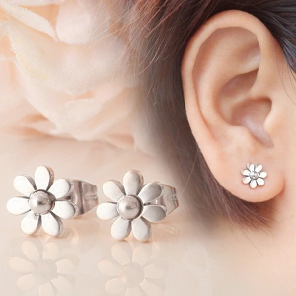  New small flower earrings for women, simple and versatile sunflower earrings, niche mini flower earrings wholesale