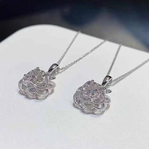 Japanese and Korean style simple flower versatile clavicle chain with diamonds for women small fresh pendant necklace factory direct sales