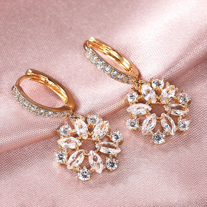  Wihs Korean style earrings fashion hollow sunflower earrings female shiny zircon earrings manufacturers wholesale