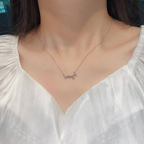 Light luxury niche meteor necklace simple forest style two-color star pendant clavicle chain Japanese and Korean all-match necklace