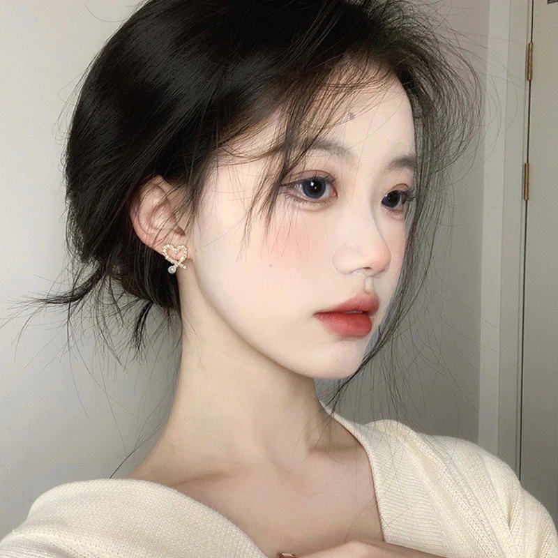 Fashionable autumn and winter new style heart earrings new trend Korean style peach heart earrings for women Western style hot imitation pearl earrings