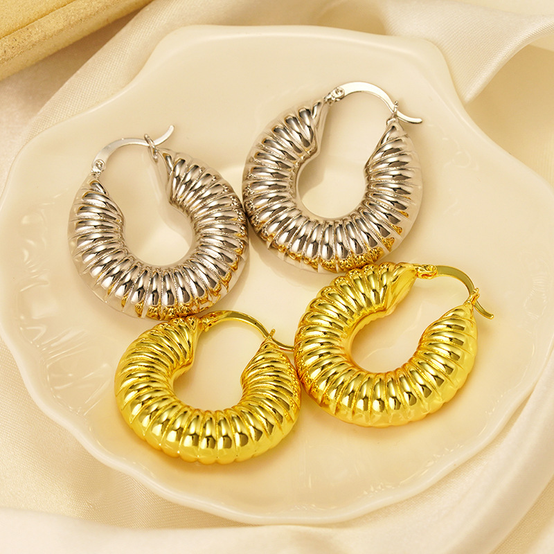 Heavy-duty earrings for women, Hong Kong style, French retro earrings, niche personality, exaggerated popular jewelry