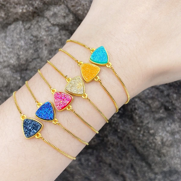 Hot selling triangle pendant bracelet female niche light luxury high-end gold-plated bracelet brc54