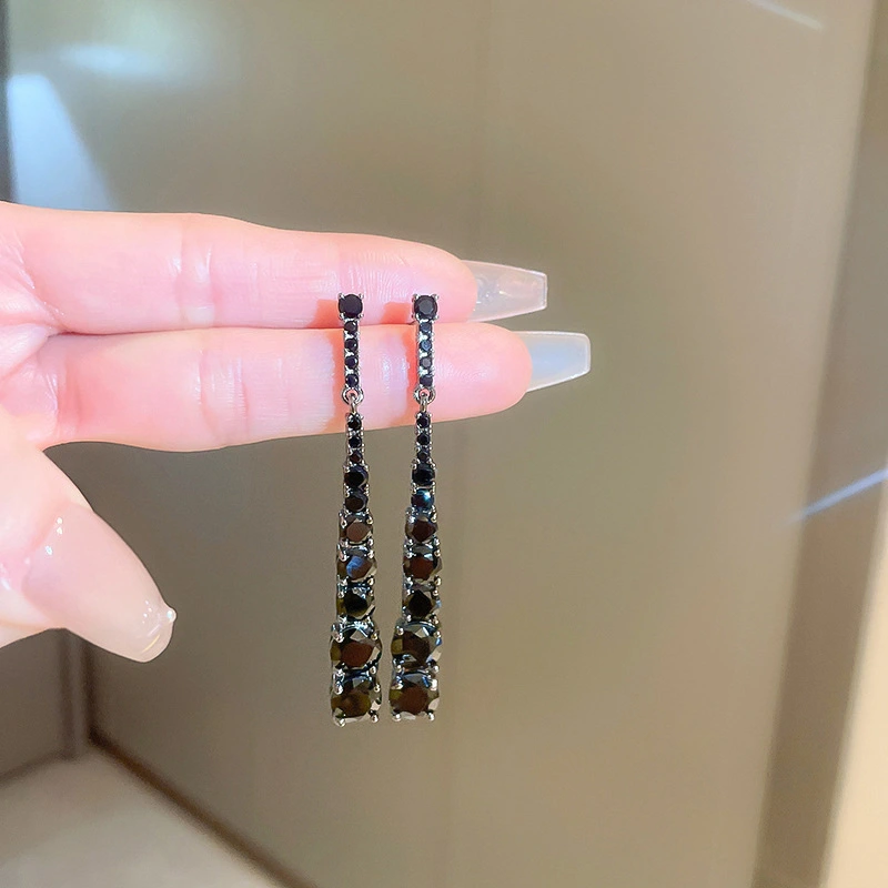 European and American fashion high-end long earrings exaggerated personality exaggerated atmosphere heavy earrings wholesale and retail