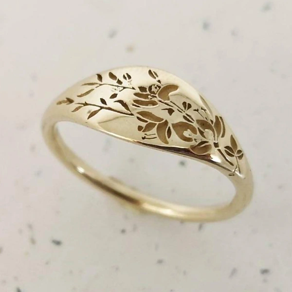   Hot selling new jewelry simple creative floral ring fashionable metallic women's ring