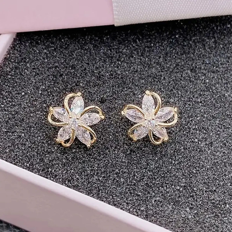   Hot selling flower earrings with delicate design and lines, daily wear hot selling