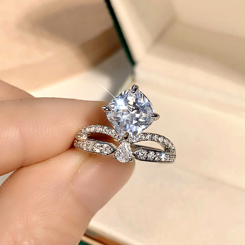  Micro-inlaid zircon crown ring luxurious atmosphere queen princess ring super fairy design water drop ring