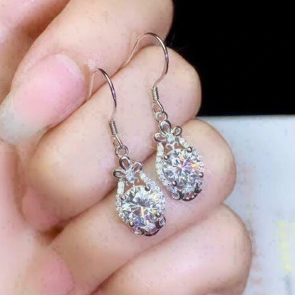   Kuaishou live broadcast new Internet celebrity style flower short ear hook simple zircon temperament earrings