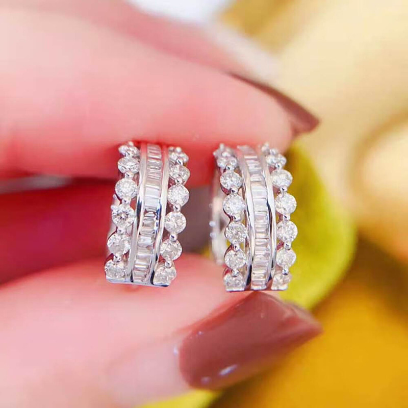 French light luxury earrings for women, cool style, exquisite and high-end, super flash hollow design, zircon earrings for women