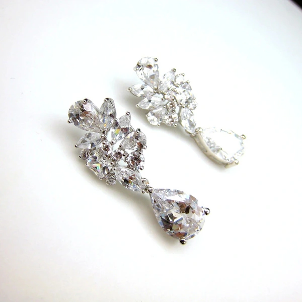 Exquisite design 2023 new earrings short temperament water drop earrings female bride wedding earrings