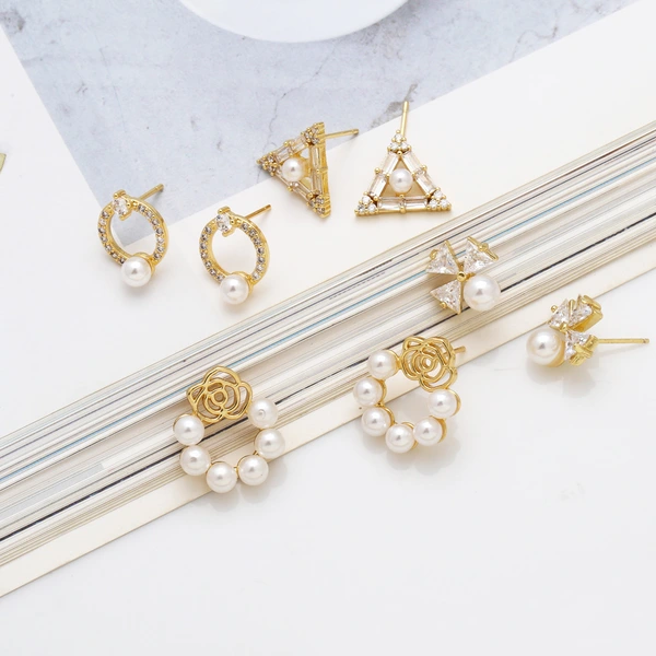 European and American hot-selling flower pearl earrings copper plated 18k gold style temperament triangle earrings eru89