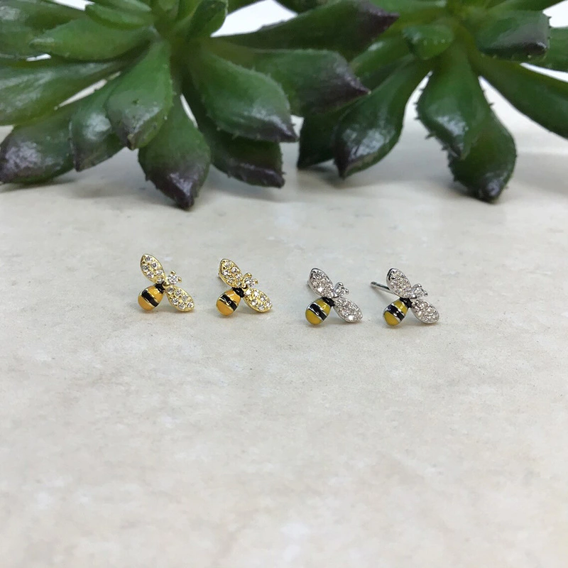 Exquisite mini cute earrings Korean pastoral bee earrings small fresh summer design earrings