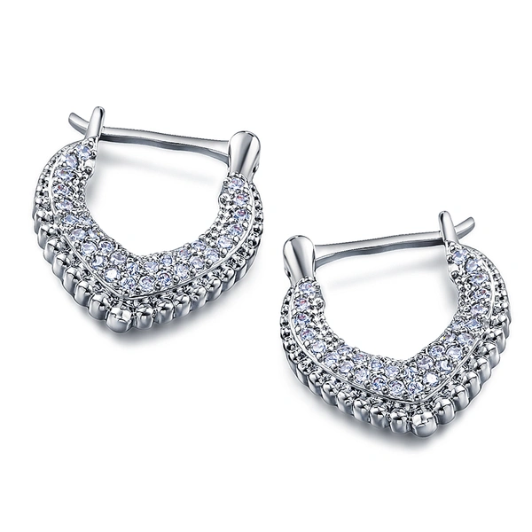 Minimally designed heart-shaped zircon earrings, exquisite earrings for daily use