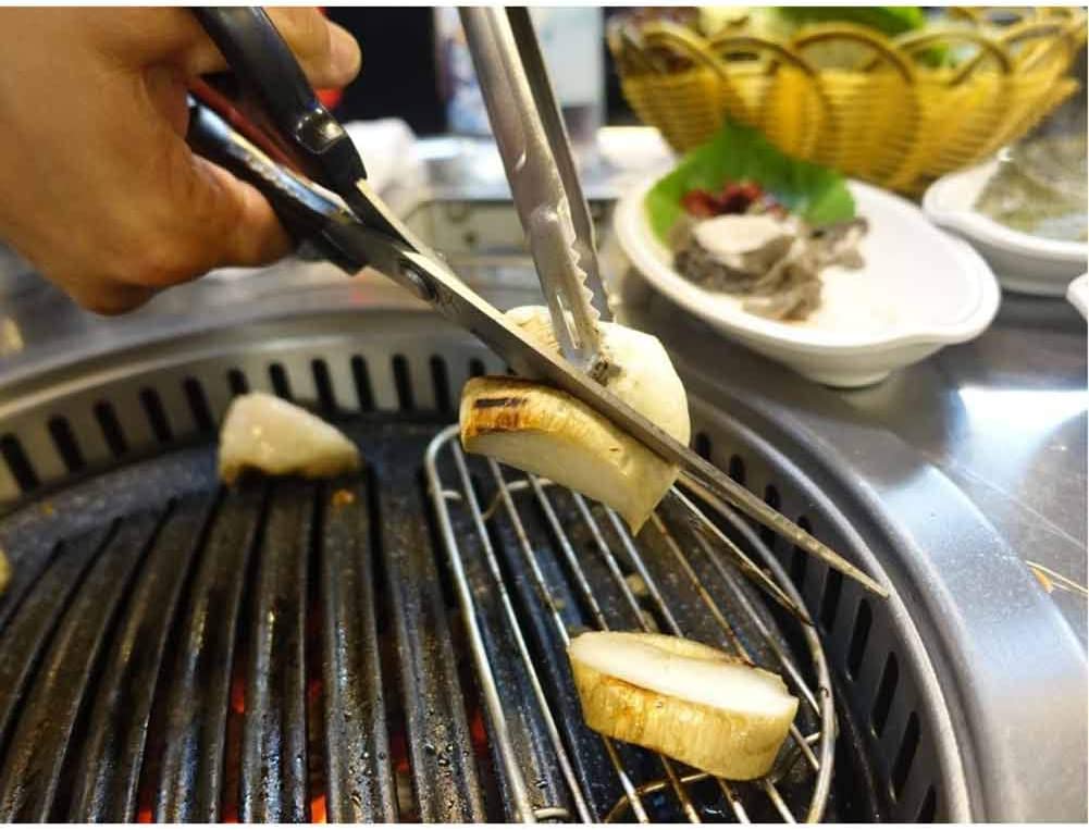 BBQ scissors with tong