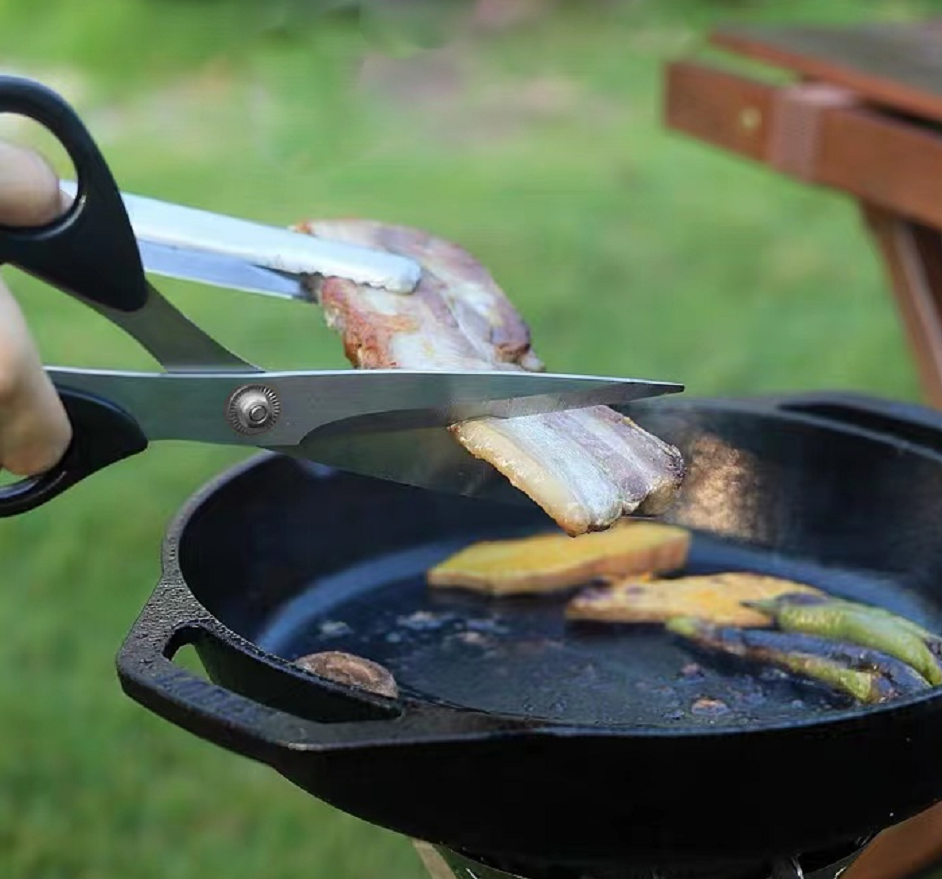 Outdoor BBQ tong.png