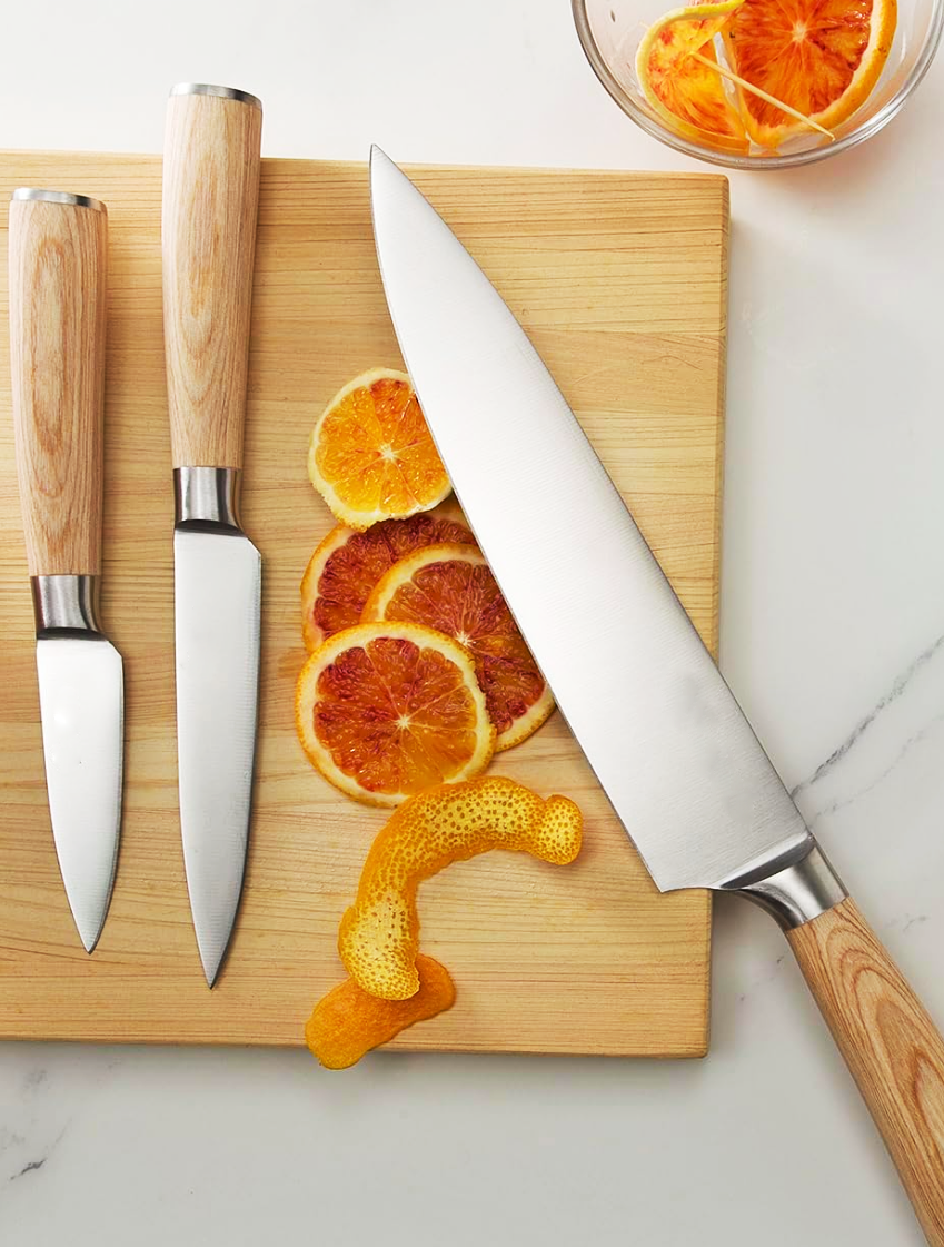 kitchen knfie with wooden handle.png