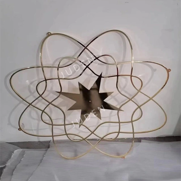 Aluminium Christmas star in polish gold finish