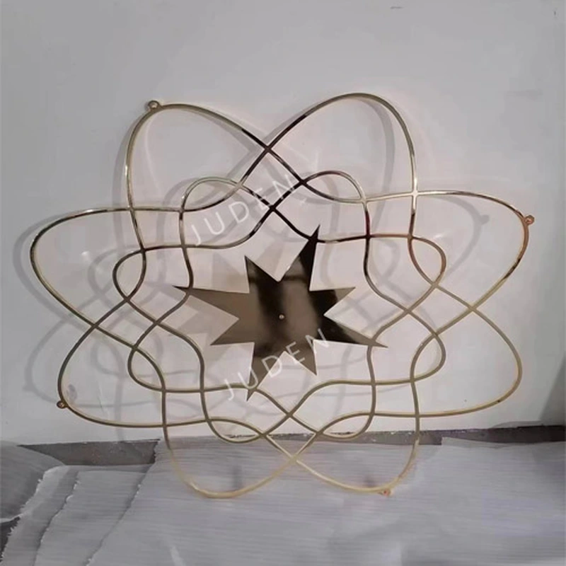 Aluminium Christmas star in polish gold finish