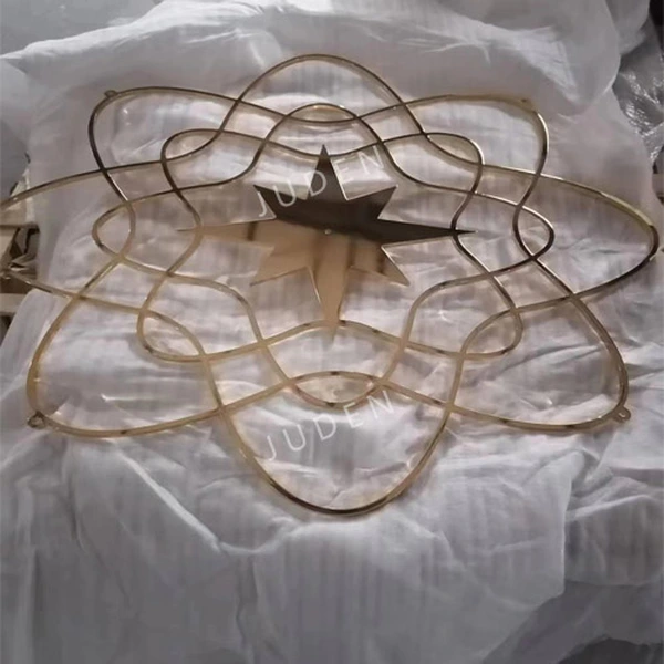 Aluminium Christmas star in polish gold finish