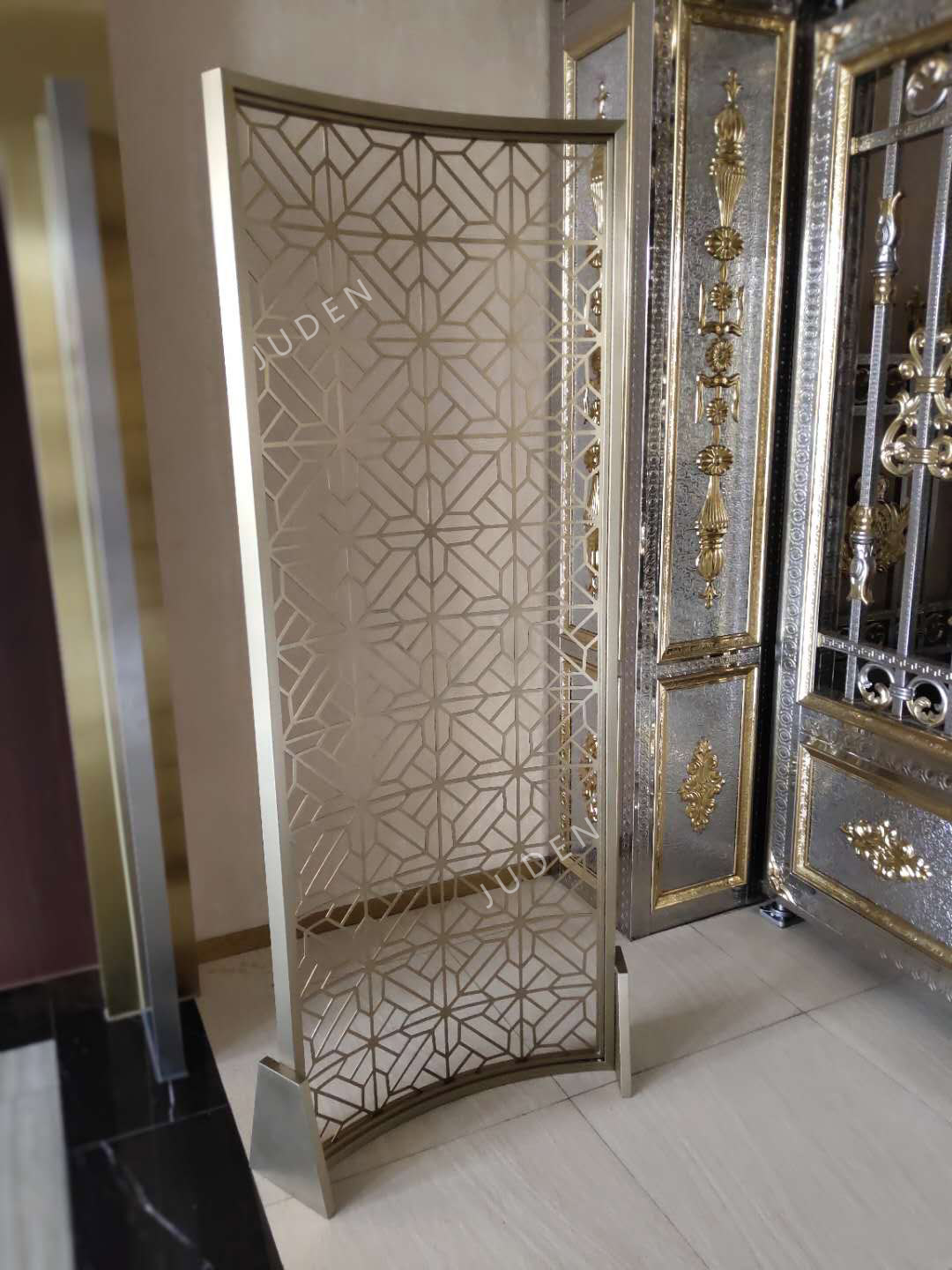 arc shape screen.jpg