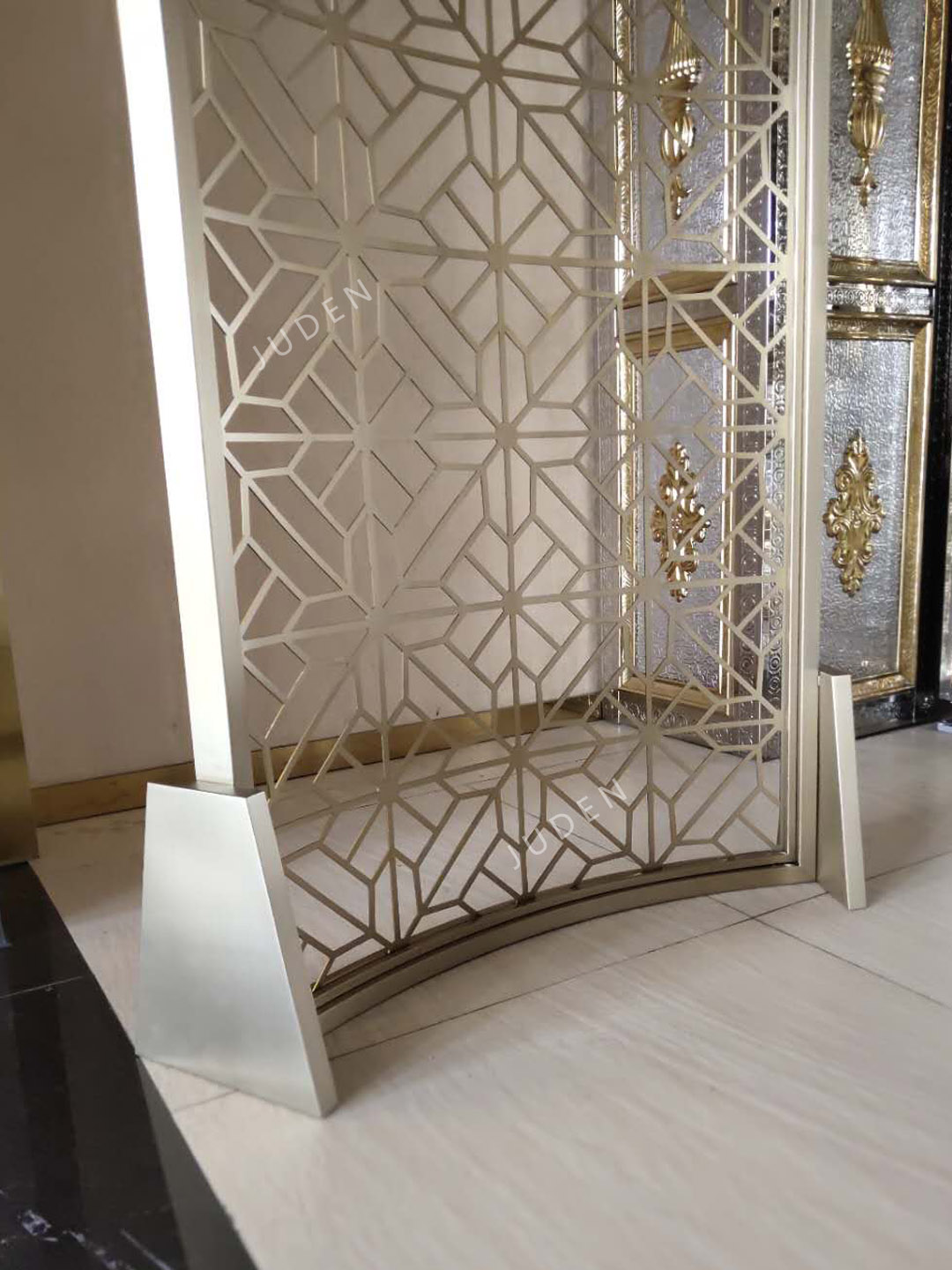arc shape screen 2.jpg
