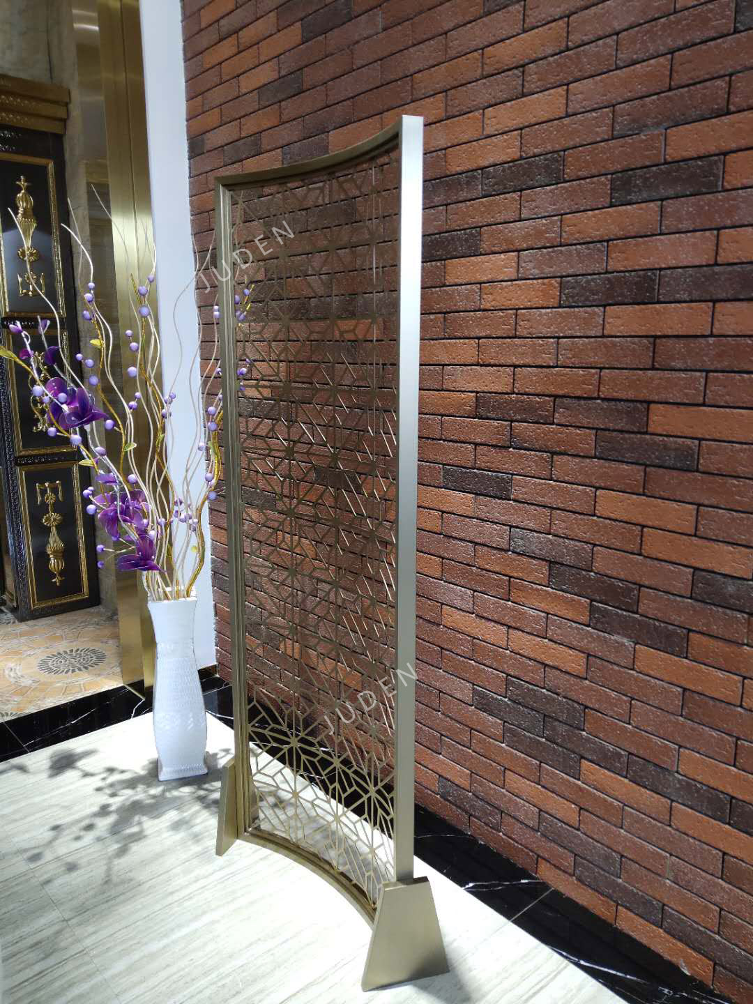 arc shape screen 1.jpg