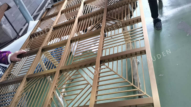Stainlesss steel partition.jpg