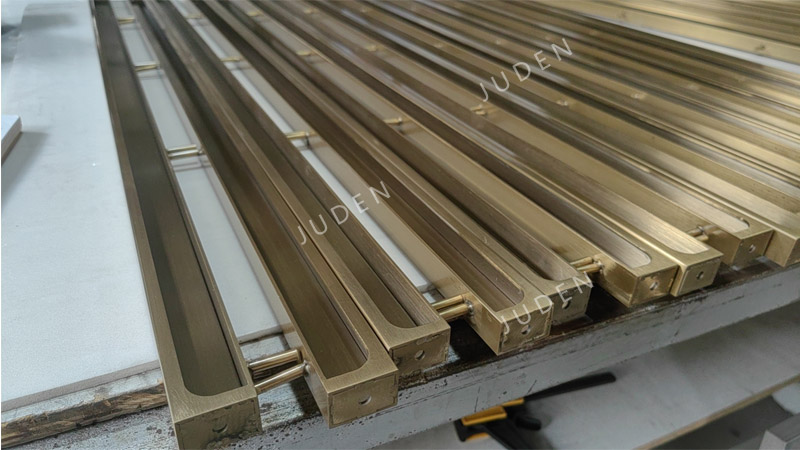 wardrobe handle 2.jpg
