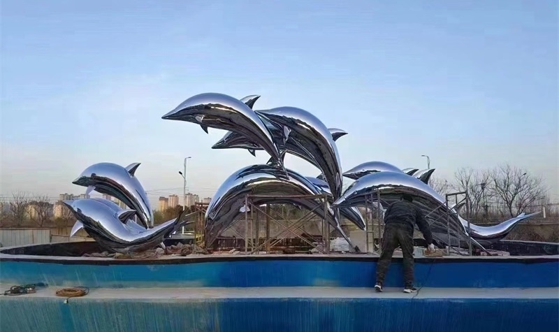 Stainless steel dolphin sculpture (8)_看图王.jpg